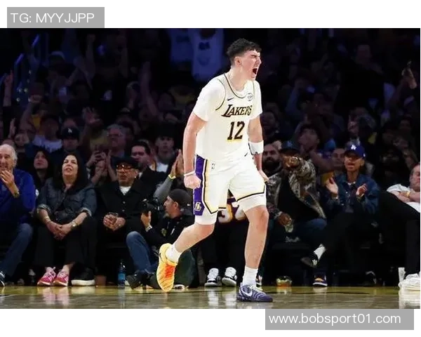 雷迪克谈拉拉维亚成长之路强调05秒接球投篮策略与全面表现 雷迪克谈拉拉维亚成长之路强调05秒接球投篮策略与全面表现