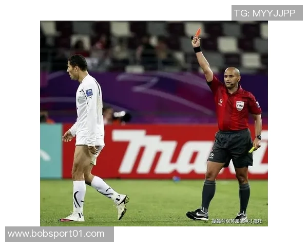 施洛特贝克背后铲踢科瓦奇称情况严重仅获黄牌引发争议