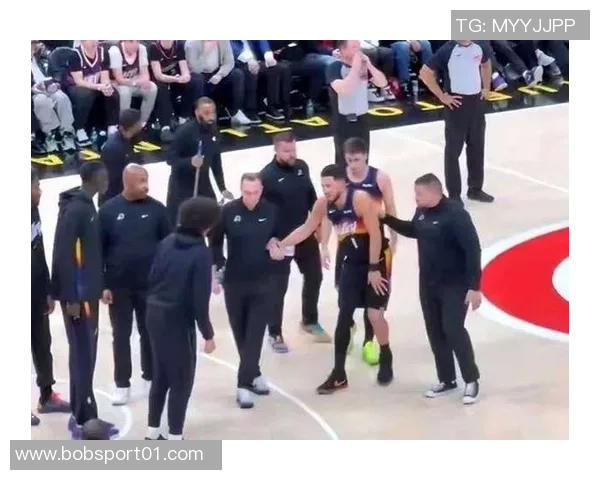 太阳队双星陨落格林与布克同日受伤球队前景堪忧