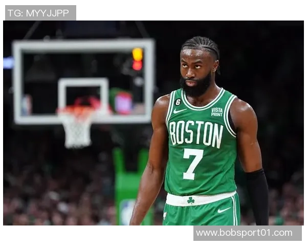 杰伦布朗为何只穿一边袖子想要改变自己的气场与风格