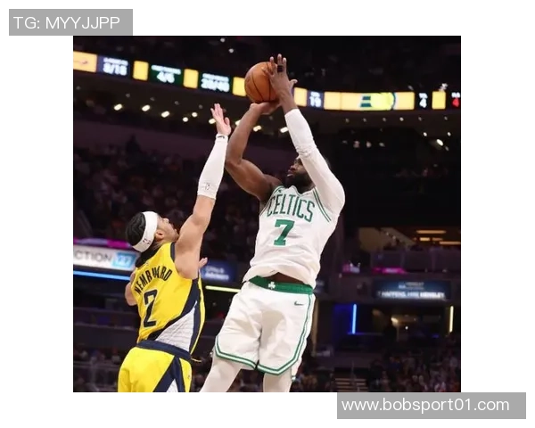 杰伦布朗半场火力全开15投10中狂砍24分3篮板3助攻展现超强实力