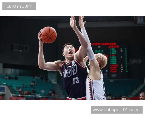 美媒体人称杨瀚森虽上场不多却深受喜爱类似当年白曼巴的魅力引人瞩目 美媒体人称杨瀚森虽上场不多却深受喜爱类似当年白曼巴的魅力引人瞩目